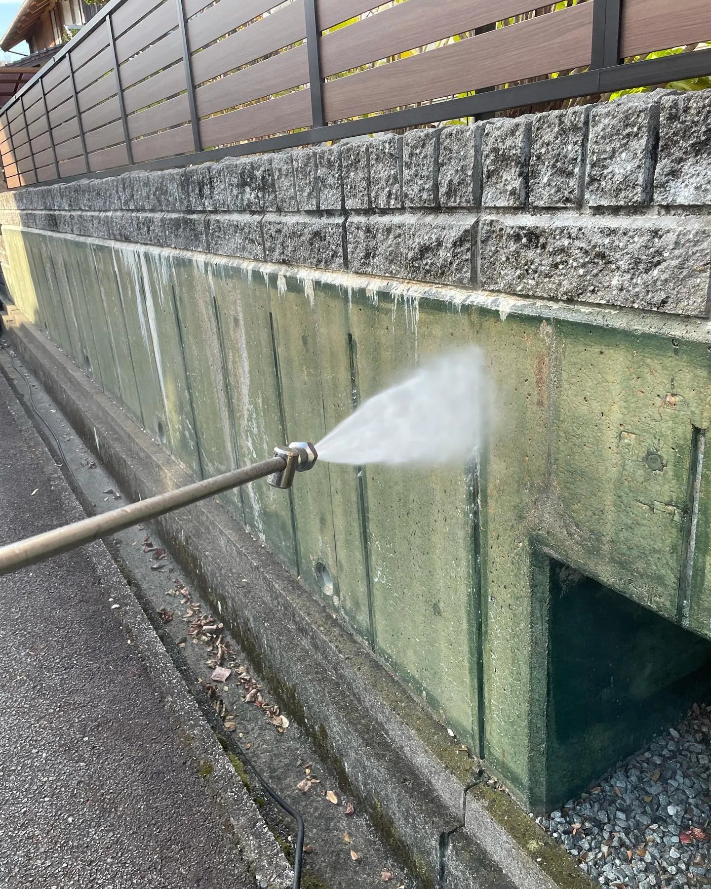 神戸市　擁壁高圧洗浄